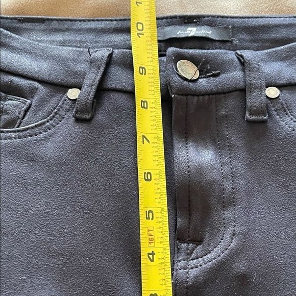 7 For All Mankind ankle cropped black legging with shine - Picture 9 of 10